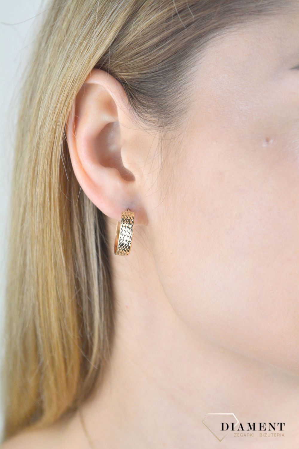 Złote kolczyki damskie 375 kółeczka grawerowane KL 11232 375.jpg